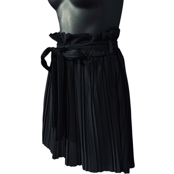 ZARA, Pleated Paperbag Mini Skirt With Bow, Medium, Black - Picture 4 of 7